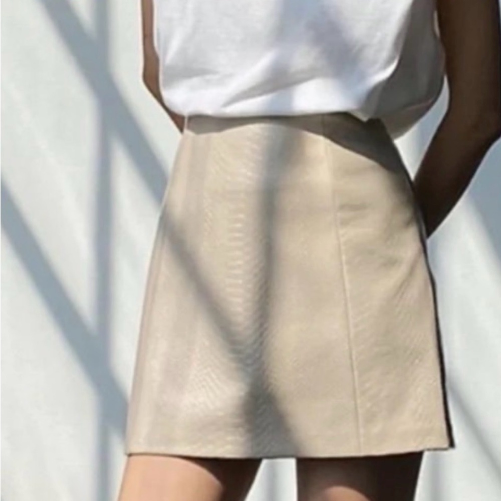 Aritzia Babaton Hopper Tan Snake Print Mini Skirt Size 8